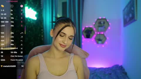 Snapshot of betty_greyy chatting on 09-24-25, 06:44 Betty Grey online show from 09-24-25, 06:44