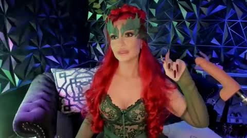 Snapshot of bettybishop chatting on 11-01-25, 12:56 NatashaxoBangs online show from 11-01-25, 12:56