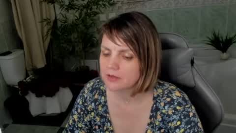 Snapshot of bettygibsonn chatting on 04-01-26, 01:41 Betty online show from 04-01-26, 01:41