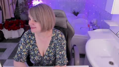 Snapshot of bettygibsonn chatting on 04-10-26, 08:19 Betty online show from 04-10-26, 08:19