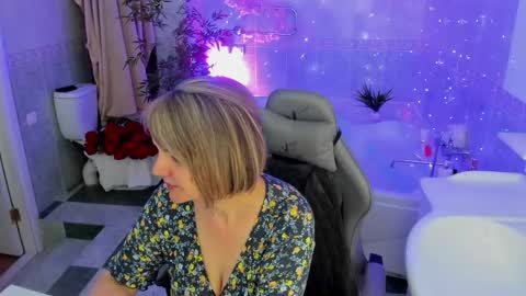 Snapshot of bettygibsonn chatting on 04-15-26, 08:10 Betty online show from 04-15-26, 08:10