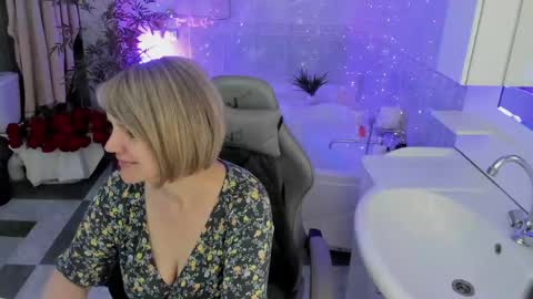 Snapshot of bettygibsonn chatting on 04-19-26, 01:27 Betty online show from 04-19-26, 01:27