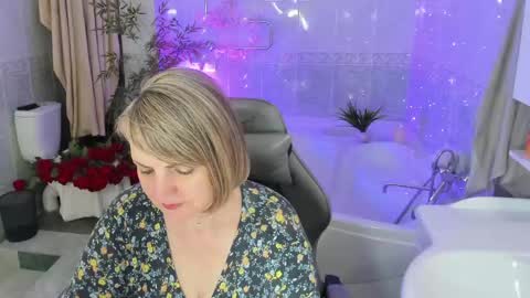 Snapshot of bettygibsonn chatting on 05-17-26, 01:14 Betty online show from 05-17-26, 01:14