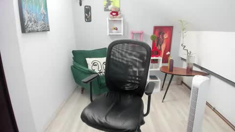 bettyjamess online show from 10-23-25, 08:40