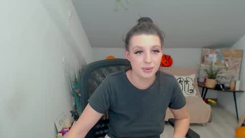 bettyjamess online show from 10-29-25, 09:49