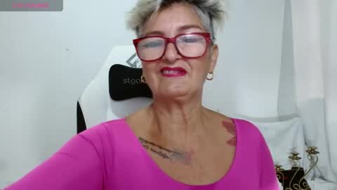 Snapshot of bety_cum3 chatting on 06-06-26, 02:33 bibiana online show from 06-06-26, 02:33