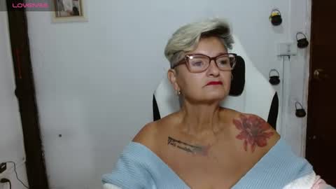 Snapshot of bety_cum3 chatting on 06-21-26, 10:51 bibiana online show from 06-21-26, 10:51