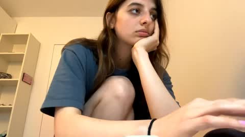 Snapshot of beulahweikert chatting on 05-18-26, 06:03 Lina online show from 05-18-26, 06:03
