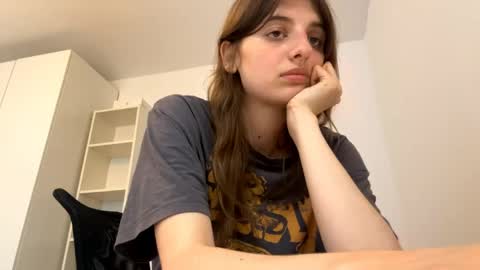 Snapshot of beulahweikert chatting on 06-04-26, 05:19 Lina online show from 06-04-26, 05:19