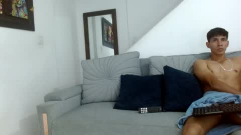 Snapshot of beyonce_21 chatting on 06-08-26, 10:32 beyonce_21 online show from 06-08-26, 10:32