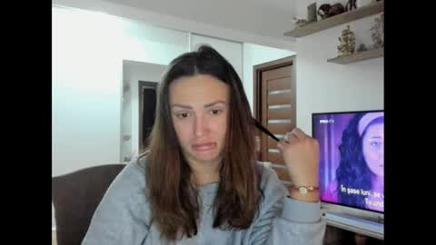   BeyonceDoll       Twitter DollBeyonce    online show from 01-26-25, 11:50