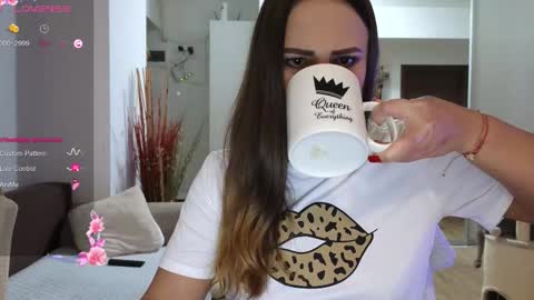   BeyonceDoll       Twitter DollBeyonce    online show from 12-13-25, 08:36