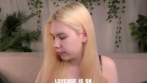 Eliz online show from 11-15-25, 01:25