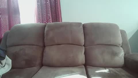 Snapshot of bezzlebub chatting on 12-30-24, 03:46 throbinhood online show from 12-30-24, 03:46