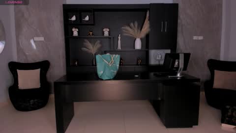 Bianca Pierce online show from 12-21-25, 12:01