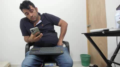 Tommy online show from 11-30-25, 07:40