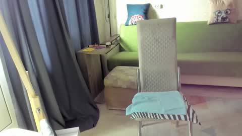 mom online show from 04-17-26, 03:42