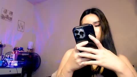 Snapshot of bigassslutdoll chatting on 12-17-24, 09:28 Mia online show from 12-17-24, 09:28