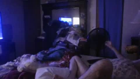 Snapshot of bigbenidick1 chatting on 10-04-25, 01:36 BB online show from 10-04-25, 01:36