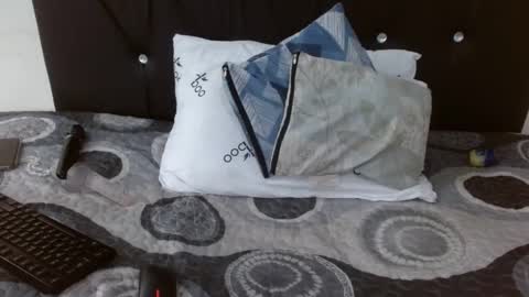 Snapshot of bigbootyshaz chatting on 12-17-24, 01:27 Bigbootyshaz online show from 12-17-24, 01:27