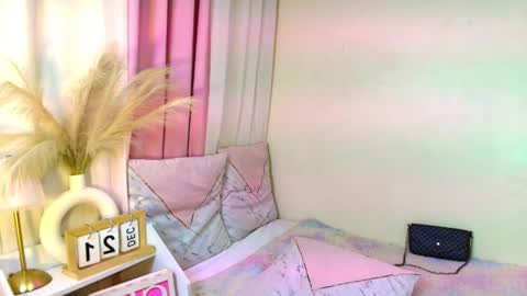 HOLLY online show from 12-21-25, 11:28