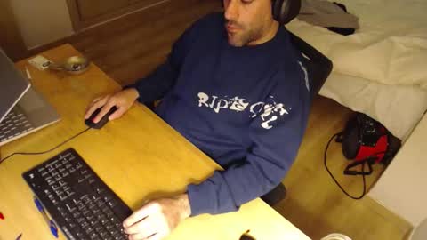 Snapshot of bigcok35spain chatting on 12-21-25, 06:48 bigcok35spain online show from 12-21-25, 06:48