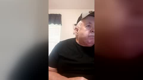 Snapshot of bigeoo76 chatting on 07-08-26, 08:35 bigeoo76 online show from 07-08-26, 08:35