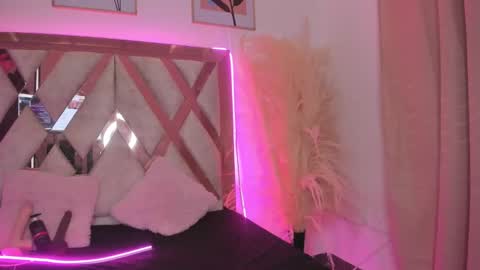 Snapshot of bigfinger125 chatting on 02-12-25, 08:07 Lucy and Fred online show from 02-12-25, 08:07