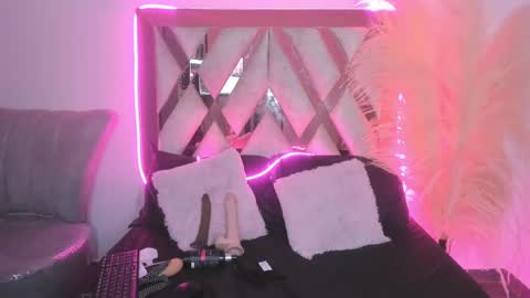 Snapshot of bigfinger125 chatting on 02-23-25, 02:18 Lucy and Fred online show from 02-23-25, 02:18