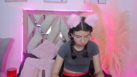 Snapshot of bigfinger125 chatting on 03-06-25, 01:27 Lucy and Fred online show from 03-06-25, 01:27