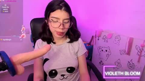 Snapshot of bigfinger125 chatting on 02-06-26, 06:18 Lucy and Fred online show from 02-06-26, 06:18