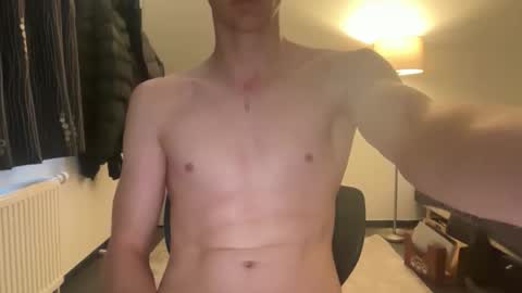 Snapshot of bigleor chatting on 02-10-26, 03:05 bigleor online show from 02-10-26, 03:05