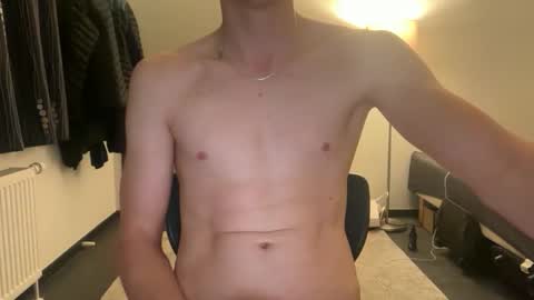 Snapshot of bigleor chatting on 02-15-26, 06:48 bigleor online show from 02-15-26, 06:48