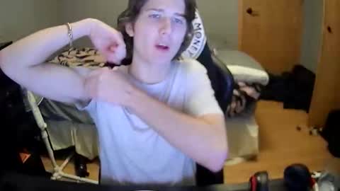 Snapshot of bigman32124 chatting on 12-13-25, 10:59 Arthur online show from 12-13-25, 10:59