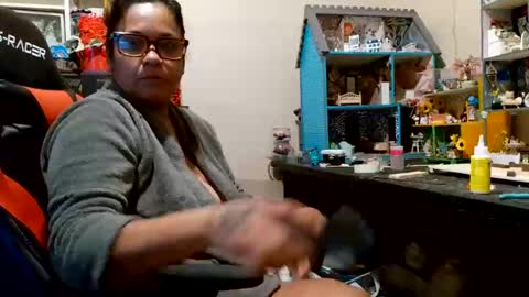 the Mini mami online show from 11-14-25, 08:02