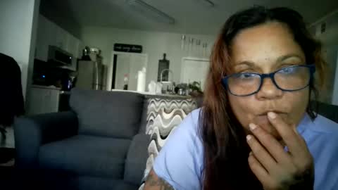 the Mini mami online show from 11-19-25, 05:02