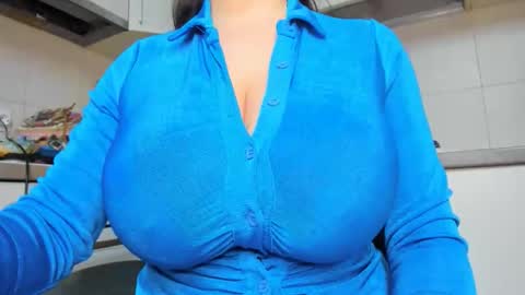 Snapshot of bigtitsmary2 chatting on 03-21-26, 02:53 Mary help me buy a fuck machine guys online show from 03-21-26, 02:53