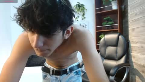 Snapshot of billy_wild chatting on 04-29-26, 12:31 billy wild online show from 04-29-26, 12:31