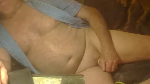 Snapshot of billyhuey12 chatting on 04-10-26, 01:33 NUMROUNO MACK online show from 04-10-26, 01:33