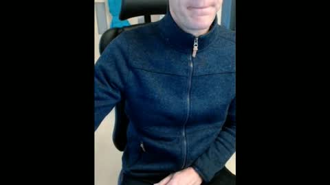 Snapshot of bingo7310 chatting on 11-11-25, 07:30 bingo7310 online show from 11-11-25, 07:30