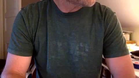 Snapshot of bisonbar chatting on 06-24-26, 04:39 BisonBar online show from 06-24-26, 04:39