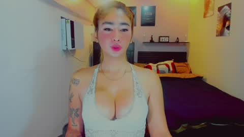 Snapshot of bitchcommanderstella chatting on 04-26-26, 06:16 3 online show from 04-26-26, 06:16