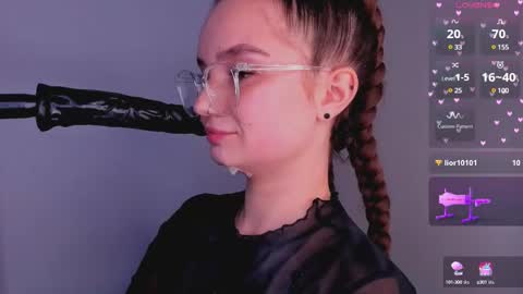 Snapshot of bitchpeace_ chatting on 02-17-25, 04:15 Diana online show from 02-17-25, 04:15