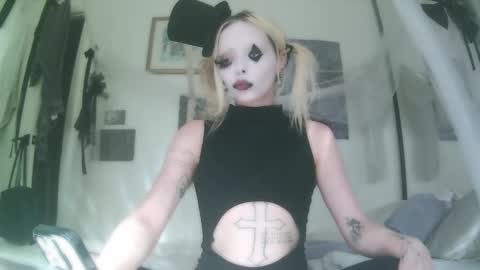 vampire fang  online show from 10-30-25, 09:04