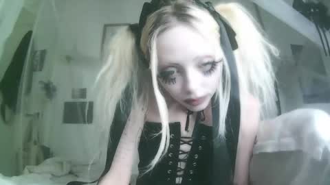 vampire fang  online show from 11-14-25, 07:56