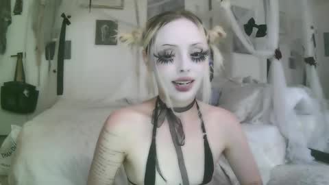vampire fang  online show from 06-03-26, 10:15