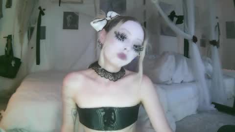 vampire fang  online show from 06-06-26, 02:16