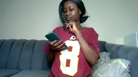 Snapshot of blackprincess25 chatting on 07-19-26, 09:02 Lorraine online show from 07-19-26, 09:02