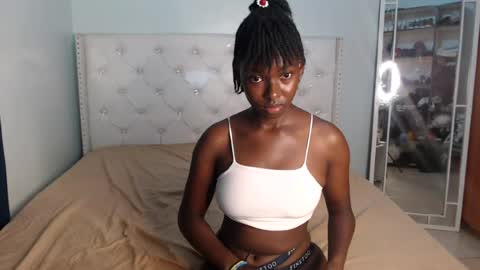 Snapshot of blackqueenofparis chatting on 07-06-26, 11:29 Paris online show from 07-06-26, 11:29