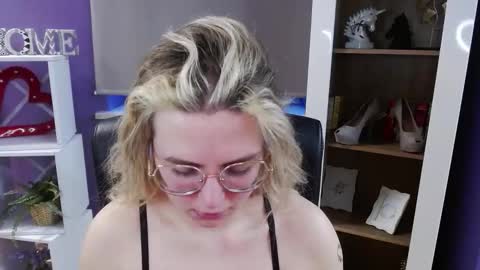 Z O E Y online show from 03-06-26, 05:48